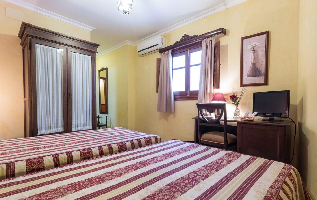 Hotel Esmeralda Osuna Exteriér fotografie